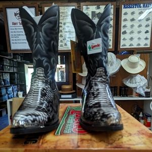 Men's size 10 Laredo black white snake print